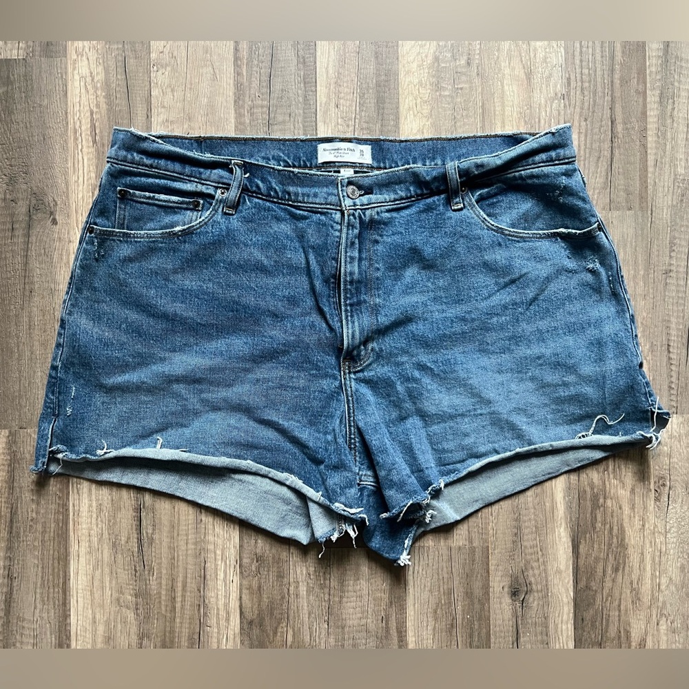 Abercrombie & Fitch Woman’s Curve Love The 4’’ Mom Short High Rise Shorts 35/20